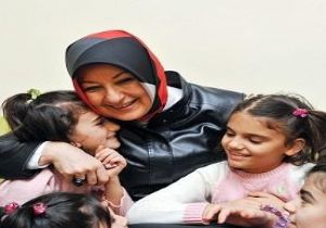 Emine Şenlikoğlu ndan Başbayanlara Eleştiri: