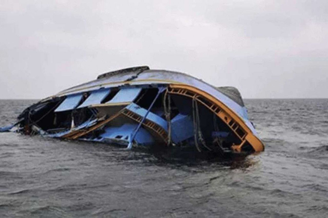 Yolcu teknesi battı: 1 ölü, 43 kayıp
