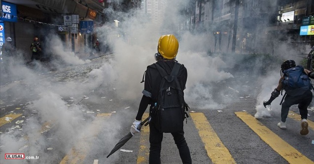 Hong Kong ta göstericilere yine polis müdahalesi!