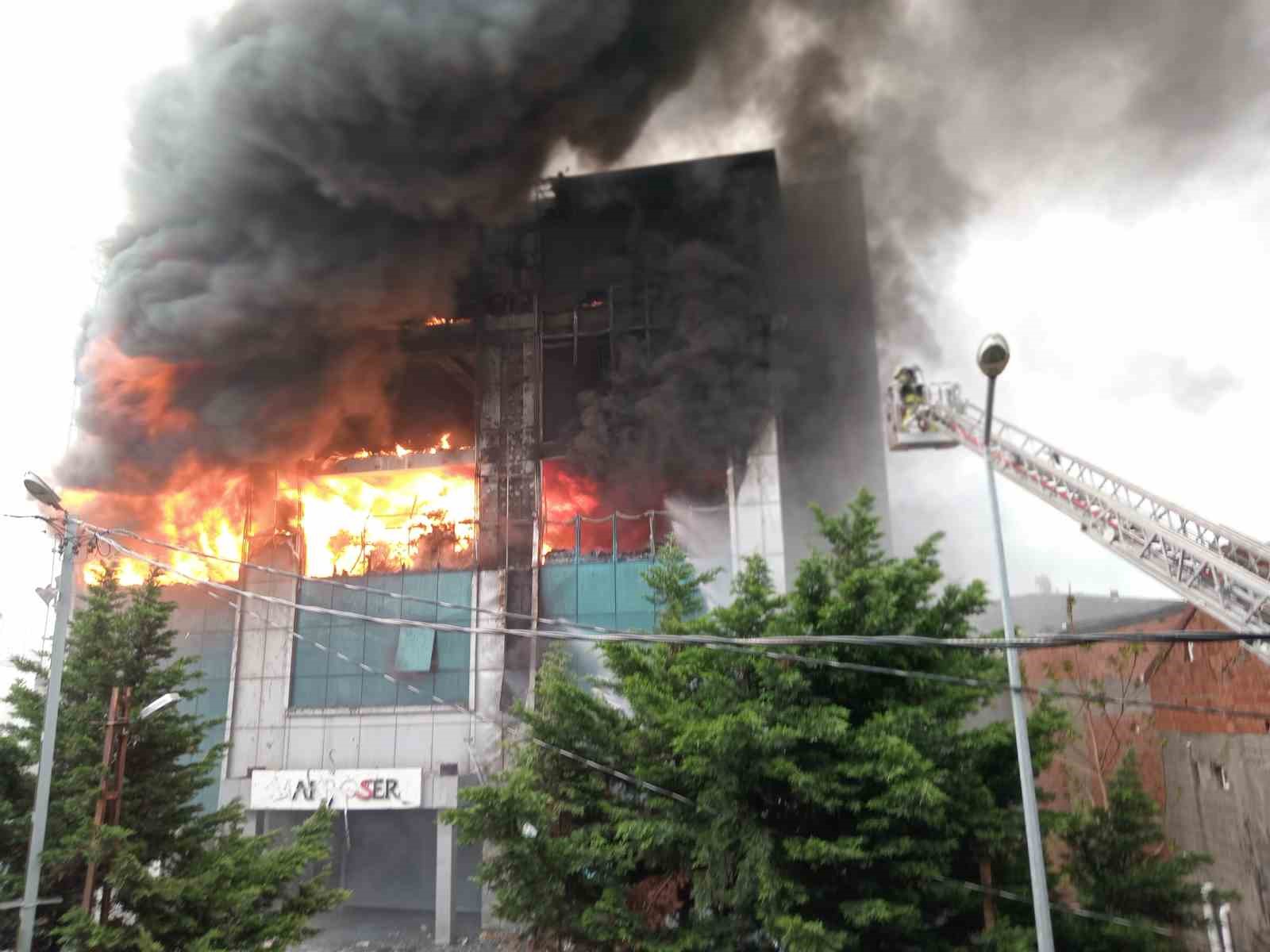 Akit Medya binasında büyük yangın