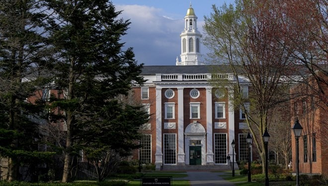 Harvard a yabancı öğrenci yasağına yargı engeli