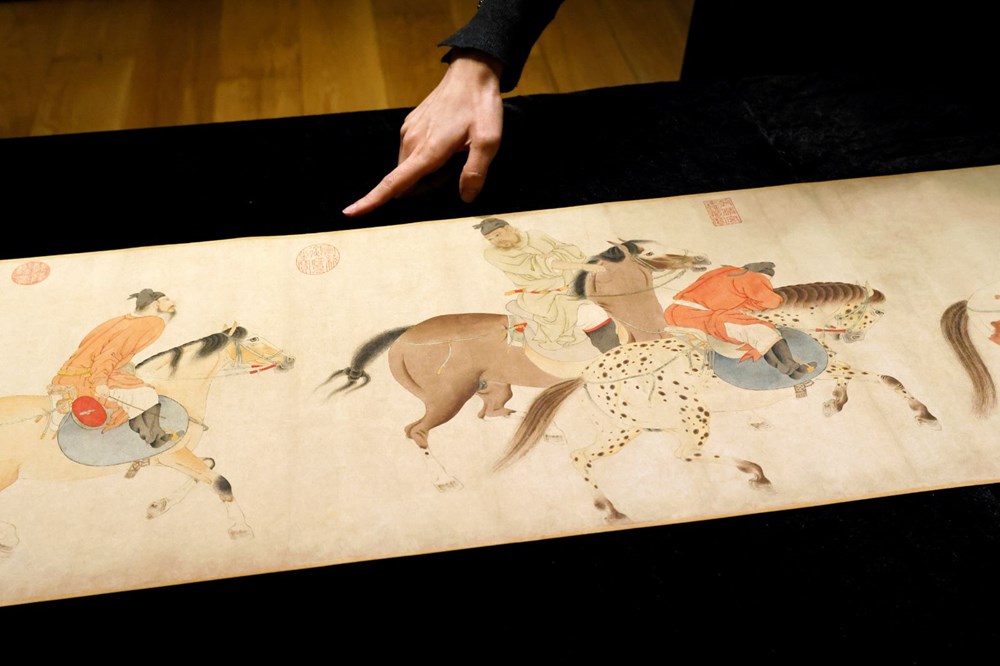 700 yıllık resimli parşömen rekor fiyata satıldı