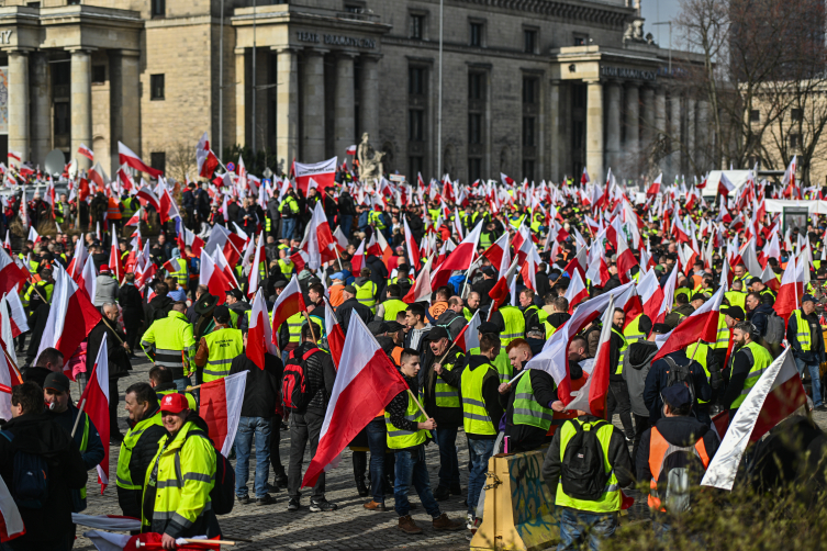 Polonyalı çiftçiler AB nin tarım politikalarını protesto etti