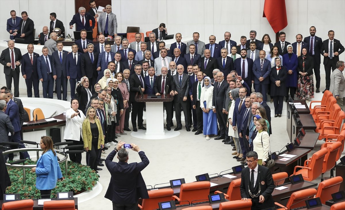Meclis tatile girdi: Düzenlemeler 1 Ekim e bırakıldı