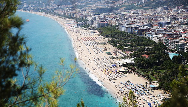 Antalya ya gelen yabancı turist sayısı 8 milyonu aştı