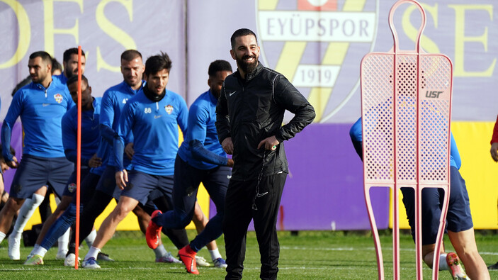 Arda Turan ilk antrenmanına çıktı: Eyüpspor da yüzler gülüyor