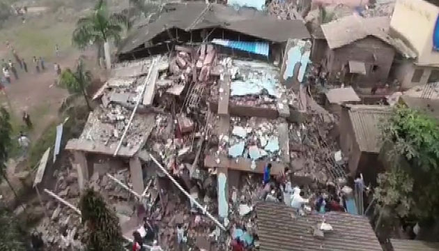 5 katlı bina çöktü: Enkaz altında 90 kişi mahsur