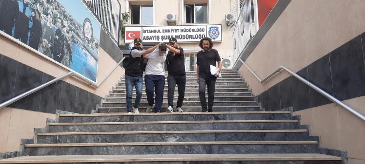 Bağcılar da evinin önünde pusu kurduğu genci öldürdü
