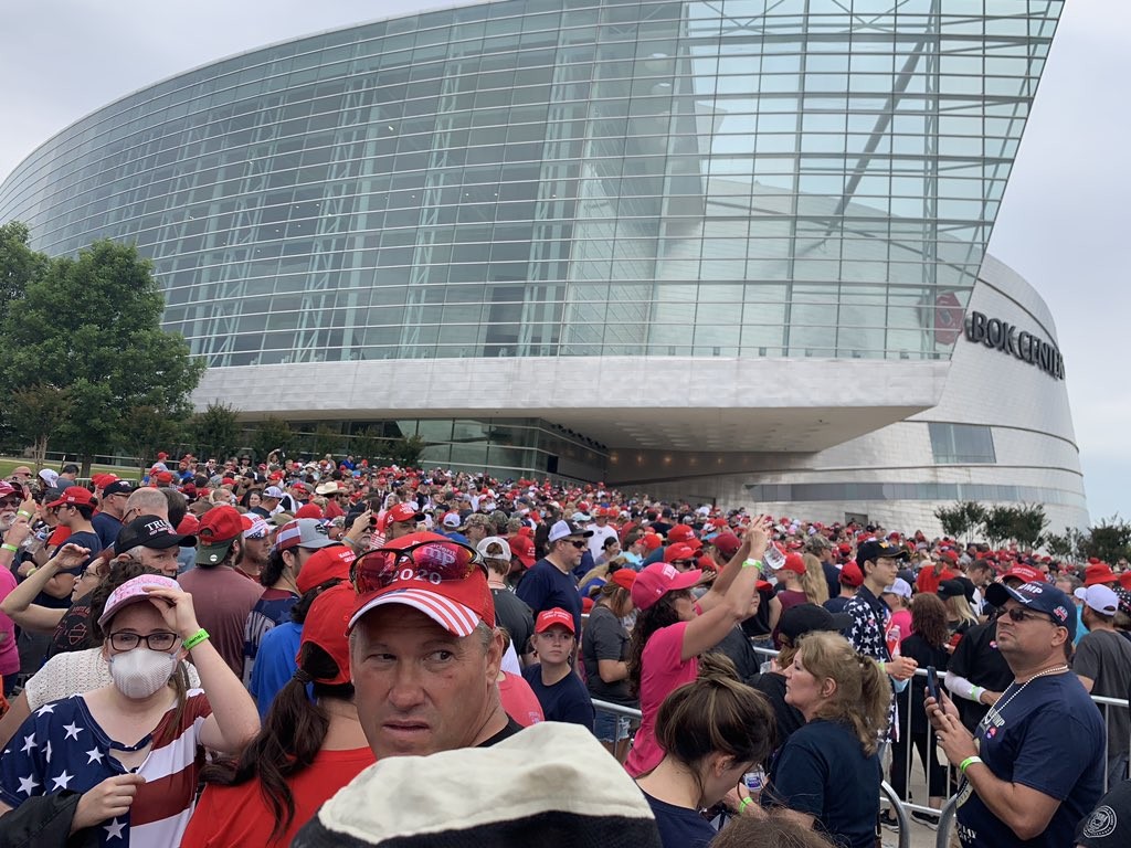 Binlerce Trump destekçisi Tulsa’da