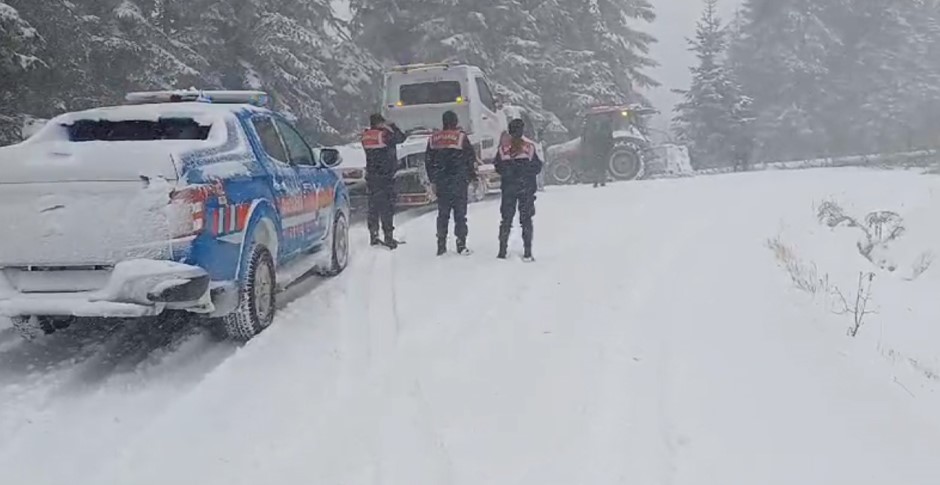 Karda mahsur kalan 4 kişi, Bolu da canlarını zor kurtardı