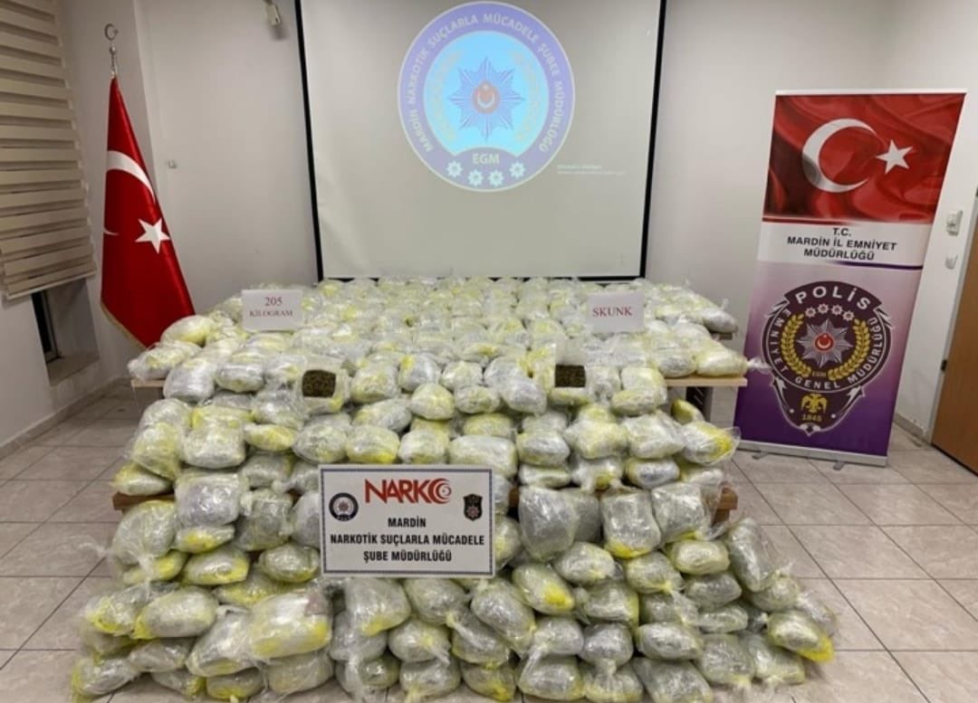 Mardin’de uyuşturucu operasyonu: 250 kilo skunk ele geçirildi