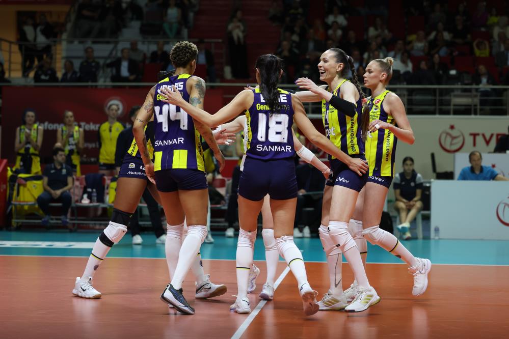 Sultanlar Ligi nde Fenerbahçe finalde