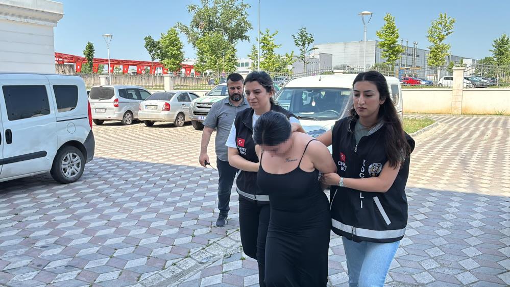 Kadın maganda genç kızlara dehşeti yaşattı: Öldürürüm seni!