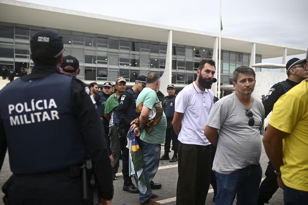 Brezilya’da Bolsonaro destekçisi bin 500 kişi gözaltına alındı