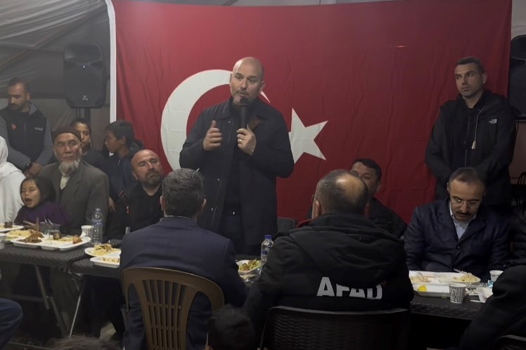 Bakan Soylu: Hatay’da günde 8 bin kamyondan fazla enkaz taşınıyor