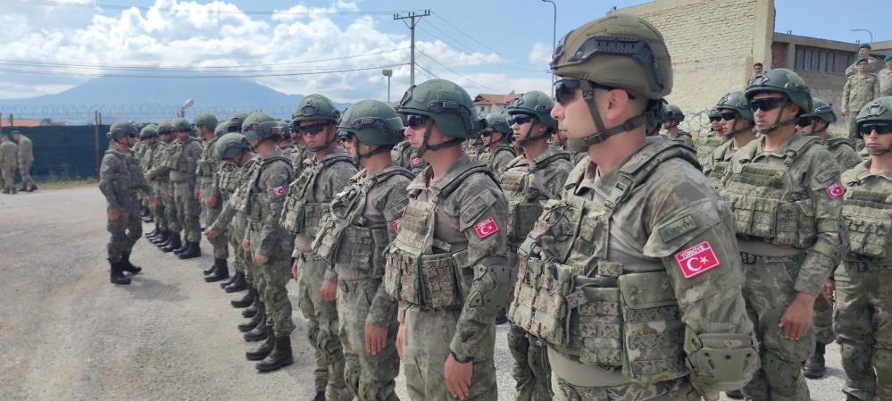NATO nun talebi üzerine Türk komandolar Kosova ya geldi