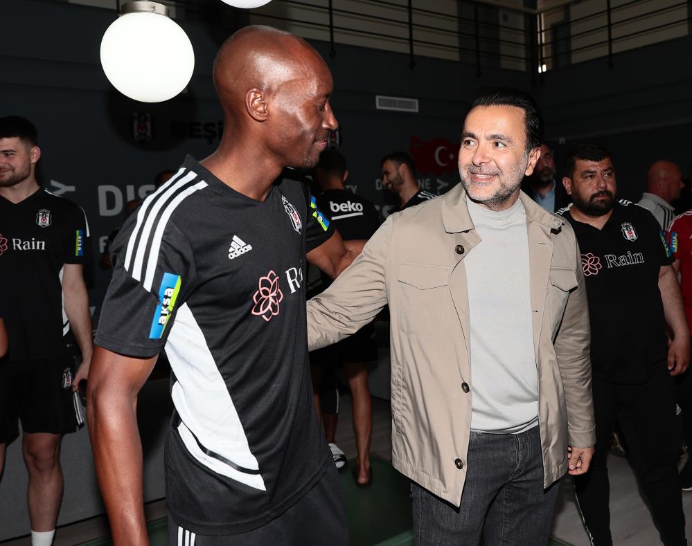 Beşiktaş tan Atiba Hutchinson’a veda