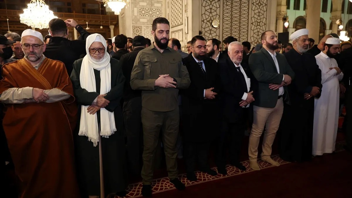 Ahmed Şara Emevi Camii nde!