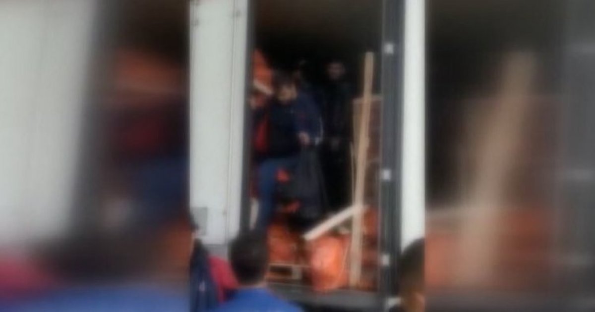 Tırın dorsesinden 81 göçmen çıktı
