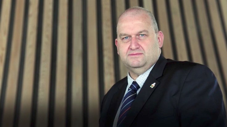 Tacizle suçlanan bakan ölü bulundu
