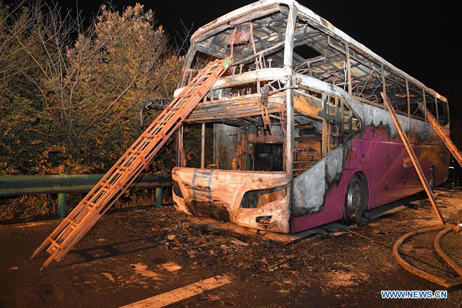 Çin’de yolcu otobüsü yandı: 26 ölü