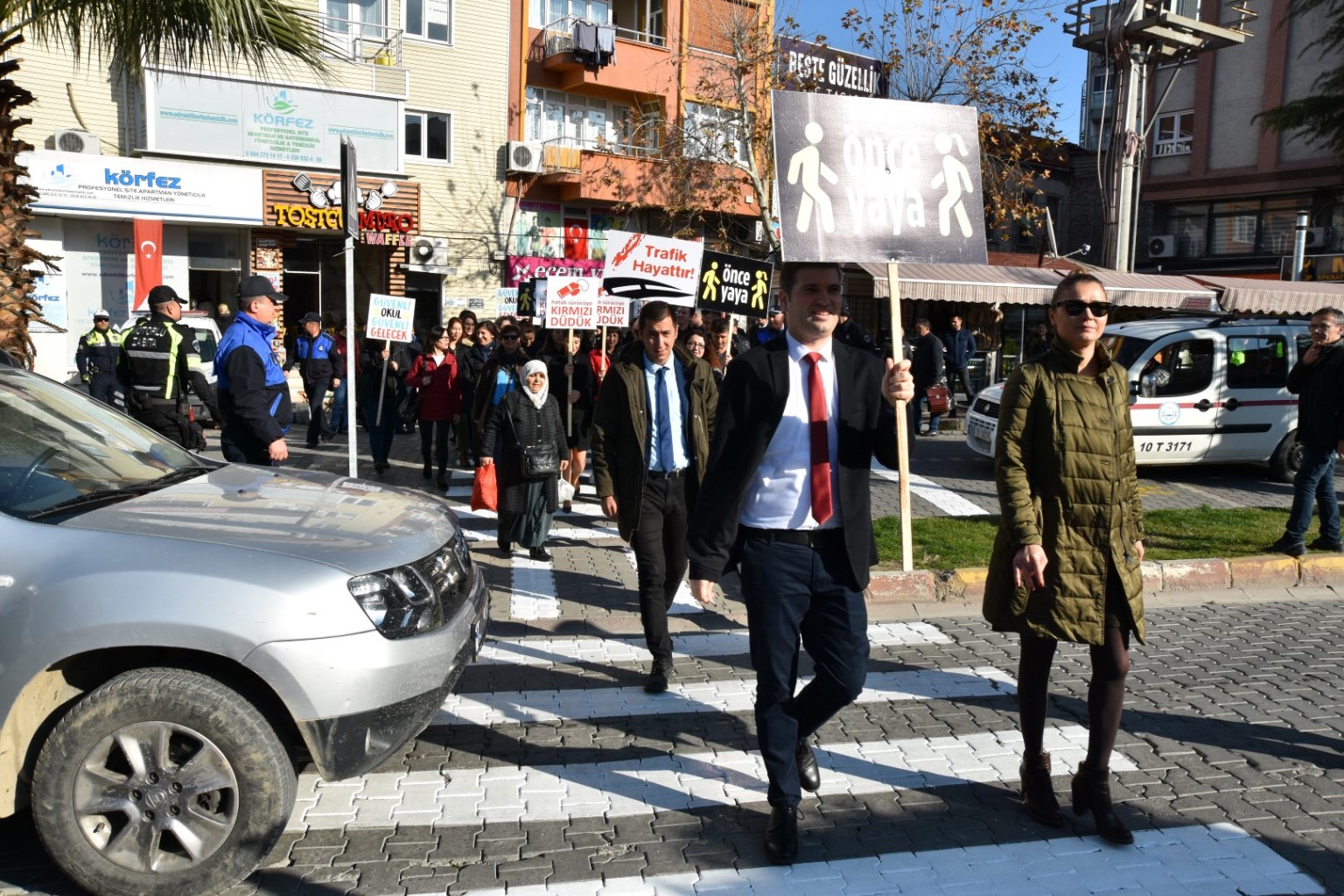 Edremit Belediyesi  Öncelik hayatın, öncelik yayanın  dedi