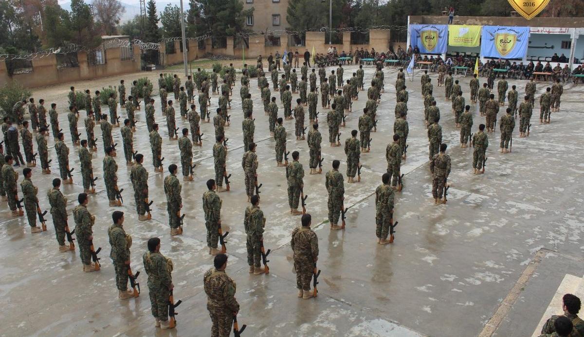 Menbiç te YPG bayrakları altında Amerikan askeri eğitimi