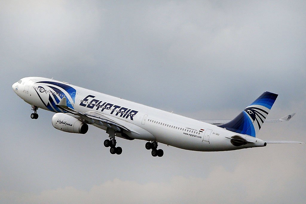 Kahire ye giden yolcu uçağında panik