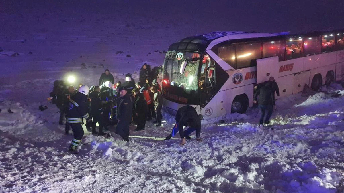 Diyarbakır da feci kaza: Yaralılar var