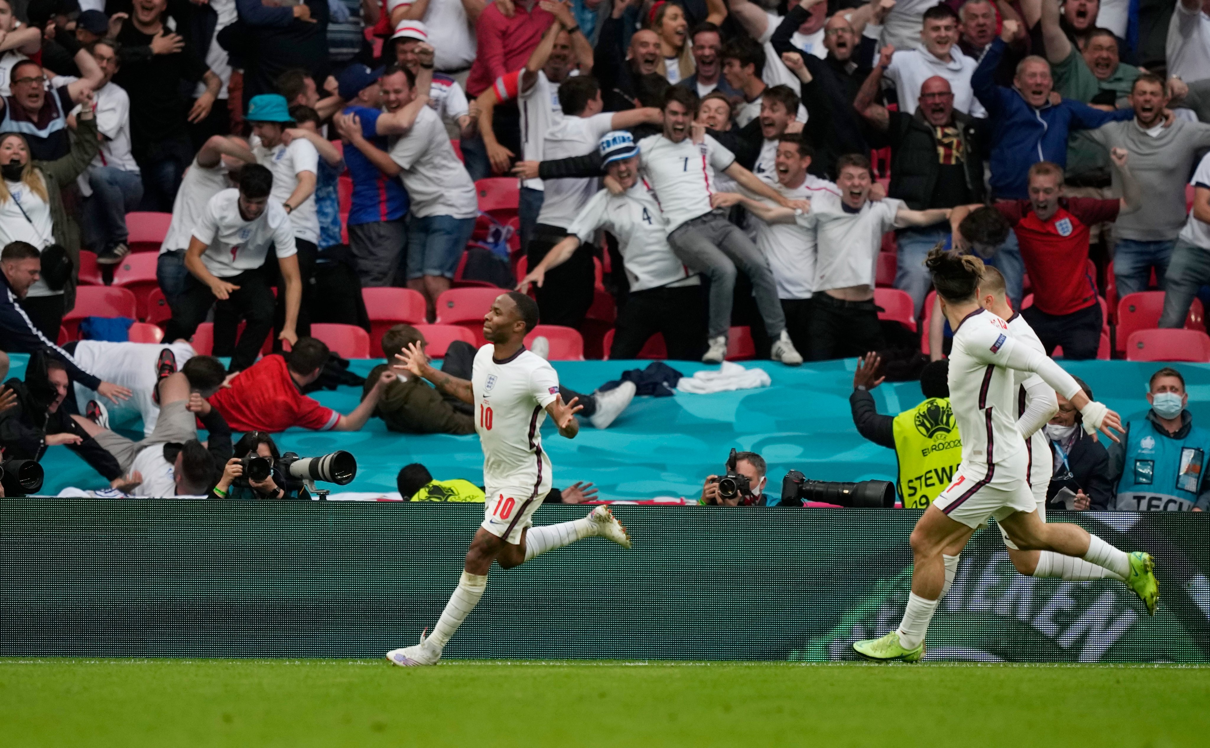 Almanya yı 2-0 geçen İngiltere, çeyrek final biletini aldı