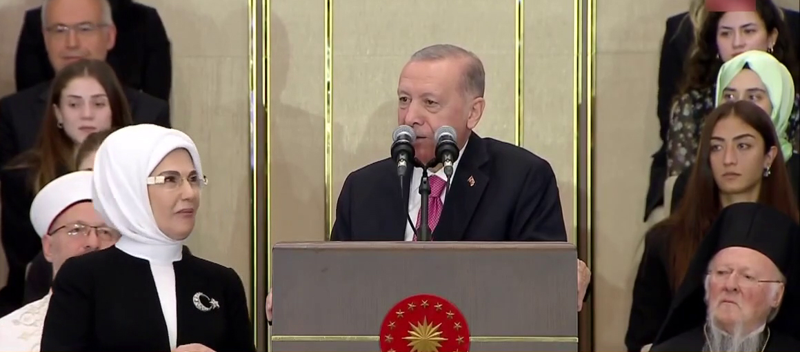 Erdoğan o iki isme teşekkür etmeyi unuttu: Emine Erdoğan devreye girdi