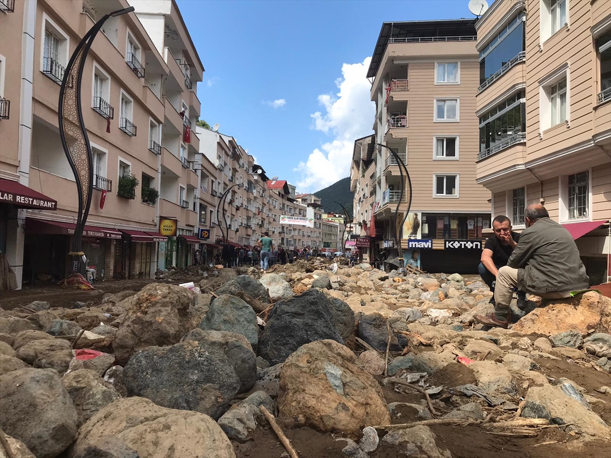 Bakan Kurum: Giresun da 17 yıkık, 361 az hasarlı bina tespit edildi