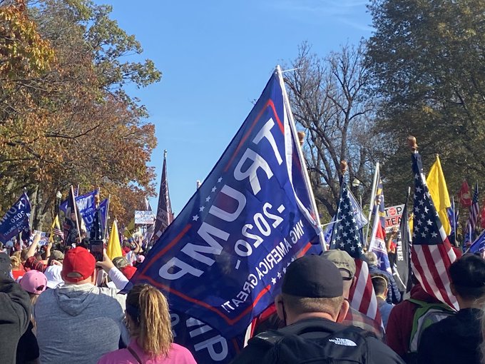Binlerce taraftarından Trump a destek!