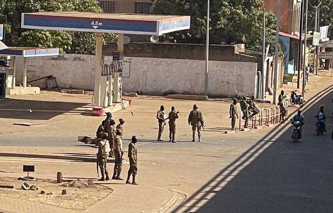 Burkina Faso da darbe girişimi! Cumhurbaşkanı Kabore alıkonuldu