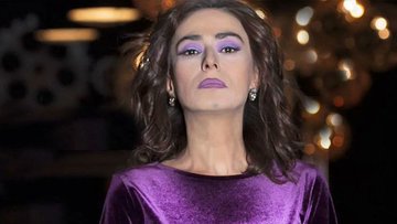 Yıldız Tilbe, sahnede sevgilisini öptü