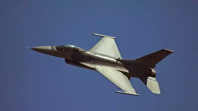 ABD ye ait F-16 savaş uçağı denize düştü