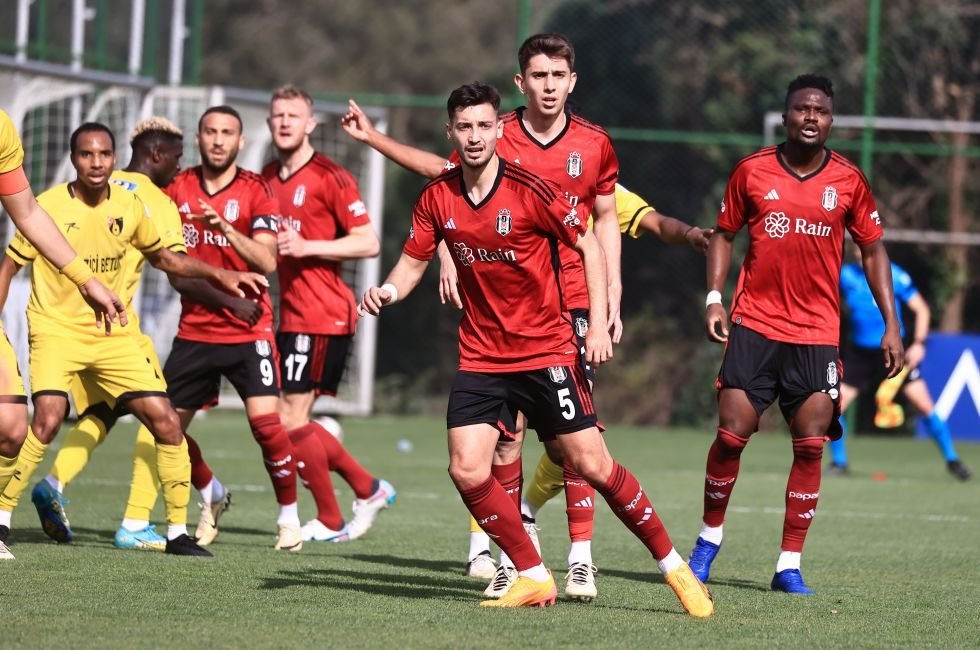 Beşiktaş hazırlık maçında İstanbulspor u devirdi