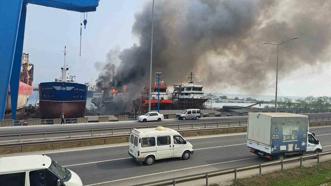 Gezi teknesinde yangın! Ekipler bölgede