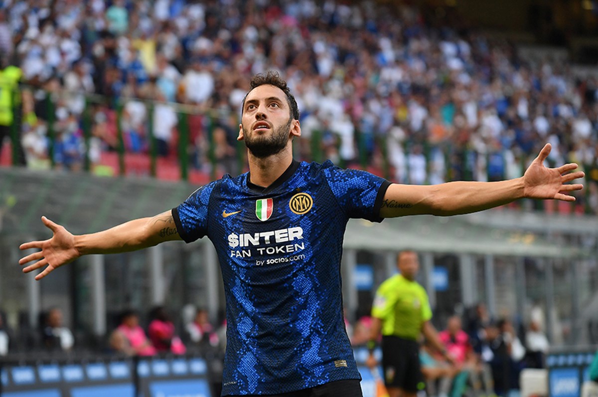 İtalya da gündem Hakan Çalhanoğlu