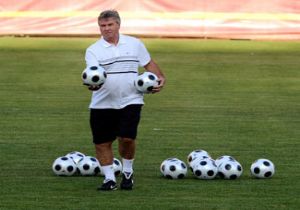 Hiddink in İlk Resmi Sınavı
