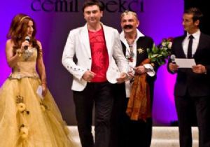 Cemil İpekçi den  Kağıtların Gölge ile Dansı 
