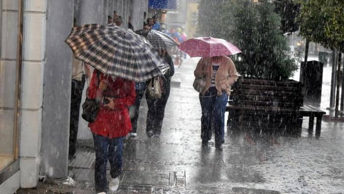İstanbul a beklenen yağış geldi