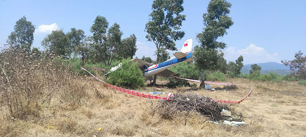İzmir de özel uçak düştü: 2 yaralı