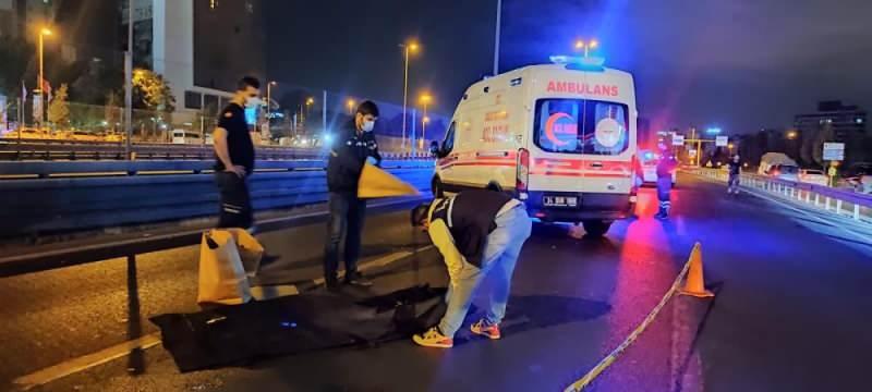 İstanbul da feci kaza:2 ölü