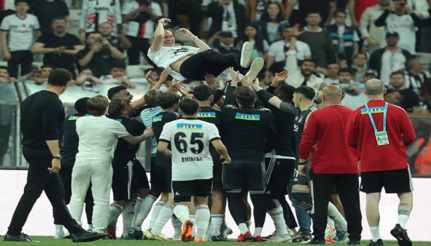 Beşiktaş ta ayrılık, böyle veda etti!