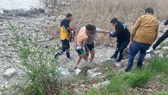 Sapanca Gölü nde kano alabora oldu: 5 kişi kurtarıldı, 2 sporcu kayıp