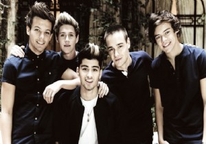 Şok! Şok! One Direction üyeleri Louis Tomlinson ve Zayn Malik esrar çekerken yakalandı!