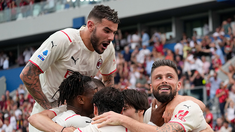 Serie A da şampiyon 11 yıl sonra Milan!