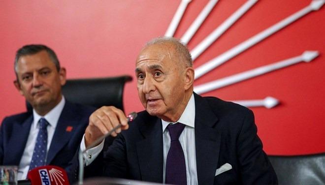 CHP Eski Genel Başkanı Hikmet Çetin hastaneye kaldırıldı