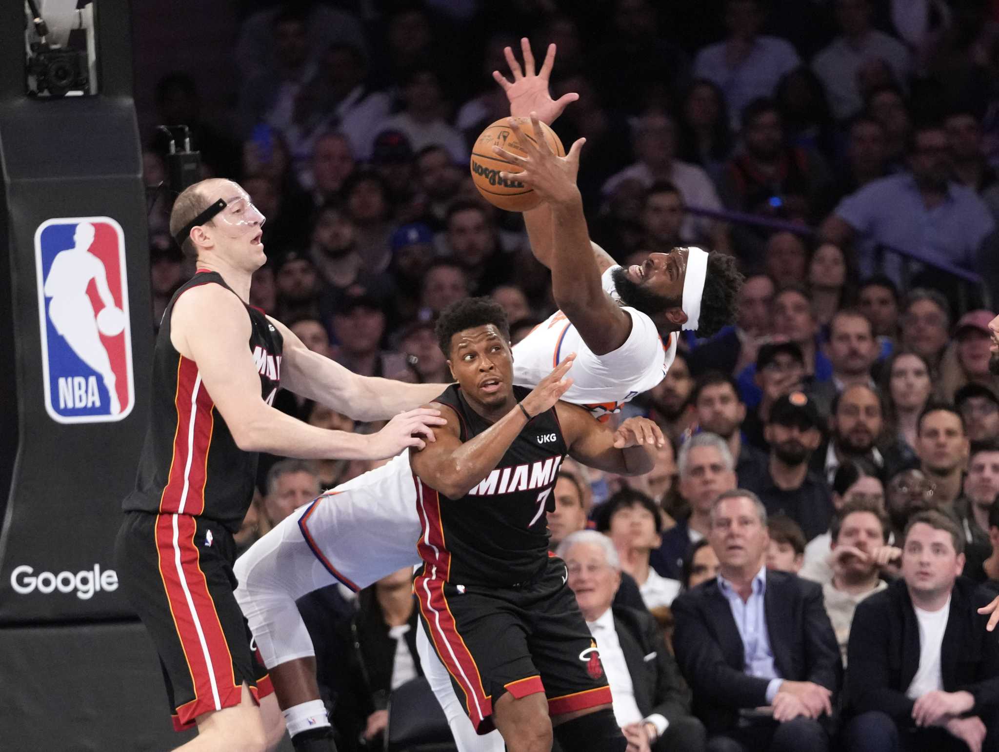 New York Knicks, Miami Heat karşısında seride beraberliği yakaladı